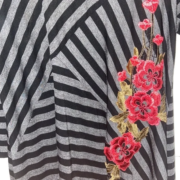 Avenue black and grey stripe floral top size 14/16 - Picture 3 of 6